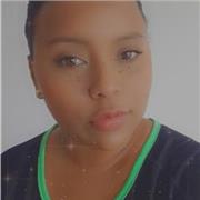 Profesora de básica dedicada a la enseñanza de niños en cualquier materia